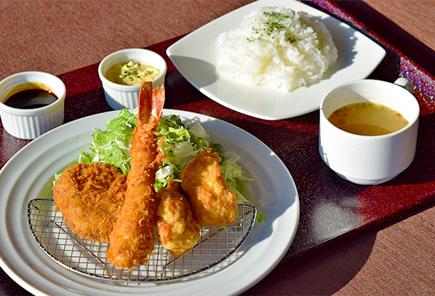 ミックスフライ定食