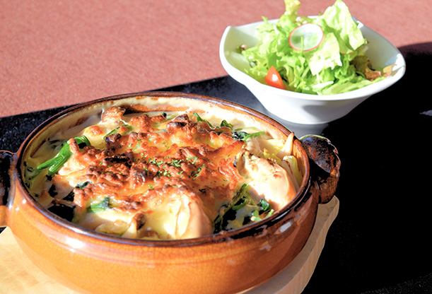 カキとほうれん草のパスタグラタン